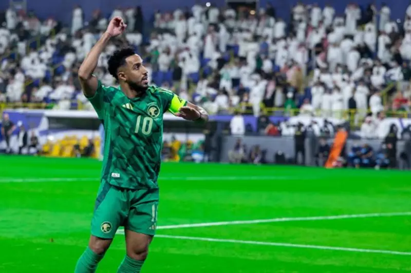 إصابة جديدة تضع مشاركة الدوسري مع المنتخب السعودي في مهب الريح