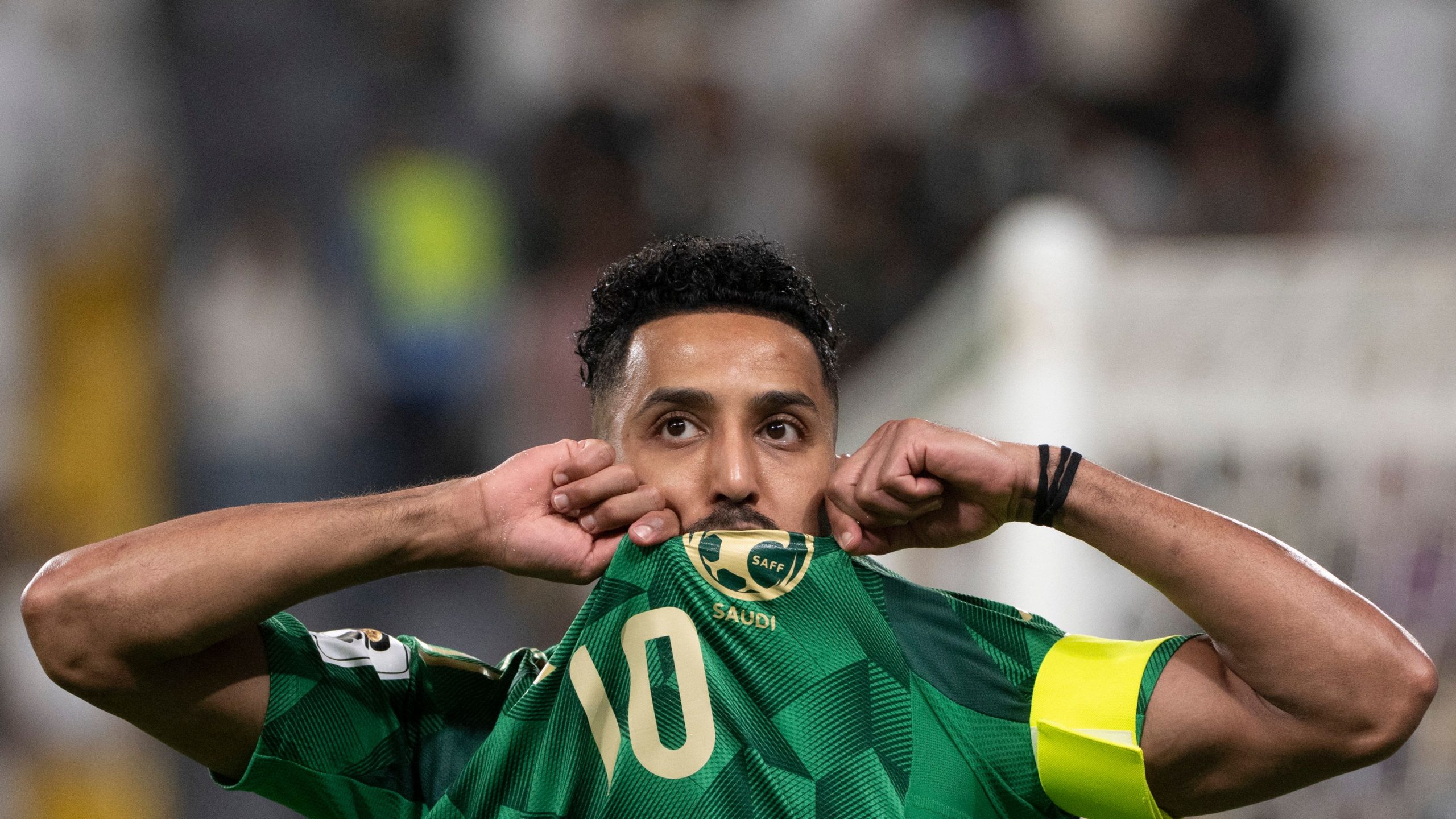 إصابة سالم الدوسري مع المنتخب السعودي تثير القلق قبل مواجهات الهلال المرتقبة ومدى خطورتها يتكشف قريبًا