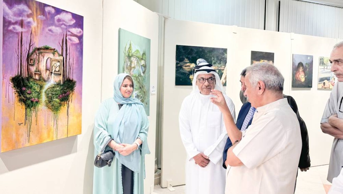 اكتشفوا إبداعات فنية إماراتية مدهشة في الشارقة: معرض يجسد روح الابتكار والإبداع!