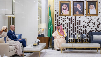 الأمير عبدالعزيز بن سعود يناقش مع سفير المملكة المتحدة في السعودية قضايا التعاون المشترك