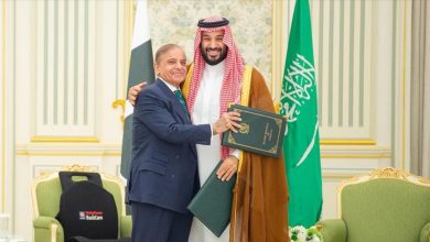 السعودية وباكستان تعززان التعاون العسكري بتوقيع اتفاقية دفاع مشترك