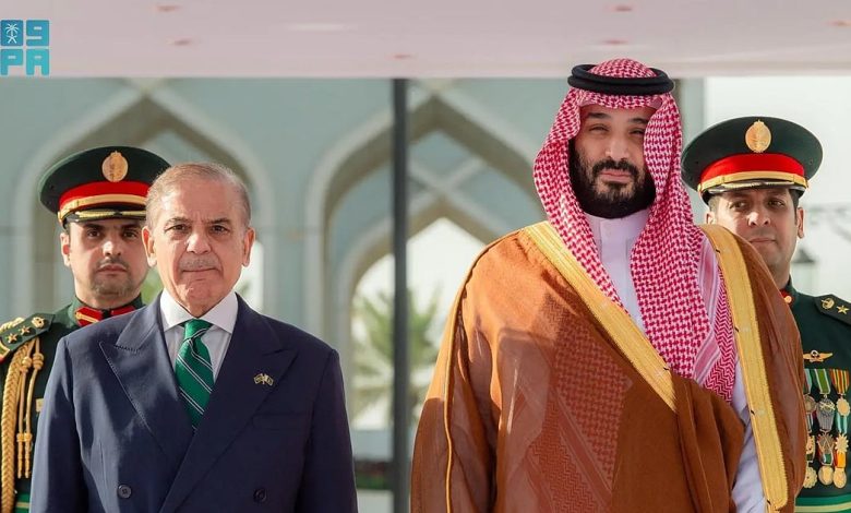 السعودية وباكستان تعلنان عن توقيع اتفاقية الدفاع الإستراتيجي خلال زيارة رئيس وزراء إسلام آباد