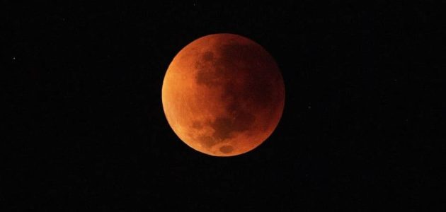 الشؤون الإسلامية تدعو المسلمين لإقامة صلاة الخسوف غداً: فرصة فريدة للتواصل الروحي 1 الشؤون الإسلامية تدعو المسلمين لإقامة صلاة الخسوف غداً: فرصة فريدة للتواصل الروحي
