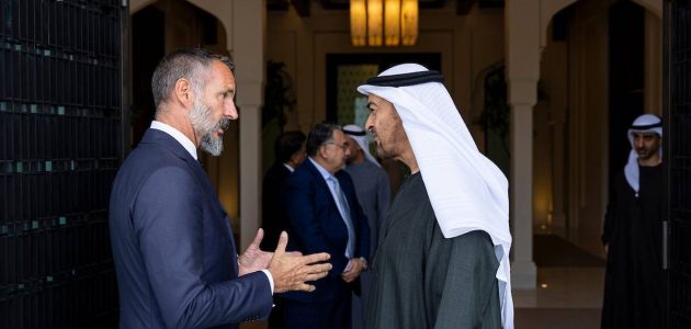 <p><strong>حصري: محمد بن زايد يستقبل زعيم الطائفة الإسماعيلية في لقاء تاريخي يعزز الروابط الثقافية</strong></p> 1 حصري: محمد بن زايد يستقبل زعيم الطائفة الإسماعيلية في لقاء تاريخي يعزز الروابط الثقافية