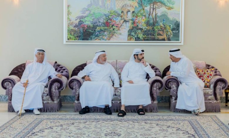 حمدان بن محمد يشارك في تقديم واجب العزاء لأسرة حسين خانصاحب: لحظات إنسانية مؤثرة 1 حمدان بن محمد يشارك في تقديم واجب العزاء لأسرة حسين خانصاحب: لحظات إنسانية مؤثرة