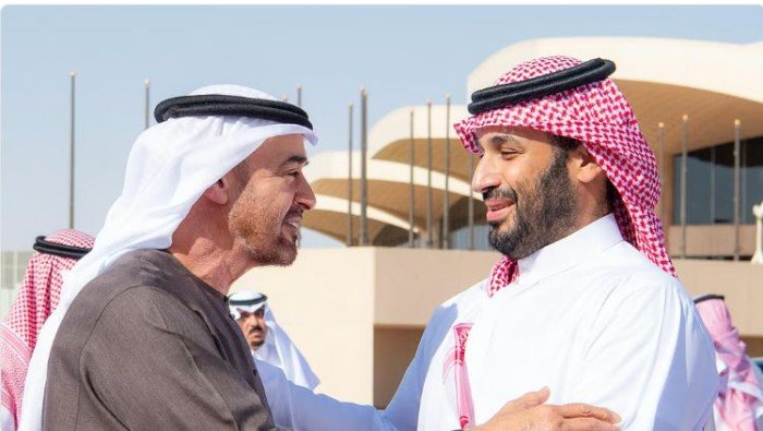 رئيس الإمارات يغادر السعودية وسط حضور ولي العهد في وداع رسمي مميز