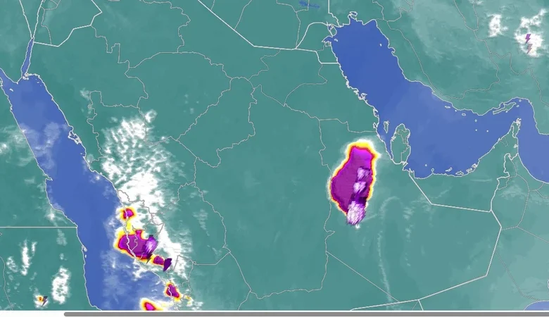 سحابة رعدية ضخمة تغطي مساحة أكبر من 4 دول عربية في سماء السعودية 1 سحابة رعدية ضخمة تغطي مساحة أكبر من 4 دول عربية في سماء السعودية