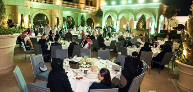 سفارة خادم الحرمين الشريفين في عمان تكرم رئيس الغرف السعودية في احتفالية مميزة 1 سفارة خادم الحرمين الشريفين في عمان تكرم رئيس الغرف السعودية في احتفالية مميزة