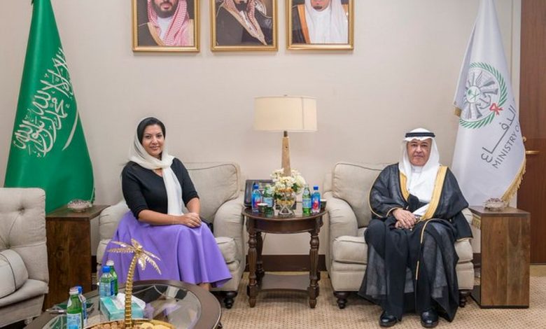 سفيرة خادم الحرمين الشريفين في واشنطن تتفقد الملحقية العسكرية السعودية وتعزز العلاقات الثنائية 1 سفيرة خادم الحرمين الشريفين في واشنطن تتفقد الملحقية العسكرية السعودية وتعزز العلاقات الثنائية