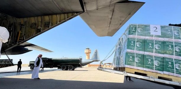 طائرة إغاثة سعودية جديدة تصل فلسطين ضمن الجهود المستمرة لدعم الشعب الفلسطيني 1 طائرة إغاثة سعودية جديدة تصل فلسطين ضمن الجهود المستمرة لدعم الشعب الفلسطيني