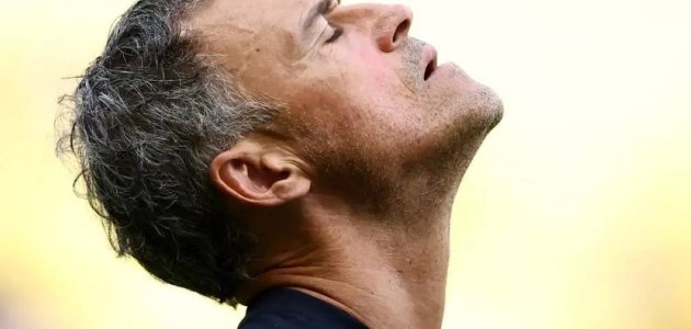 عاجل: مدرب سان جيرمان يتعرض لإصابة خطيرة بكسر في عظمة الترقوة! 1 عاجل: مدرب سان جيرمان يتعرض لإصابة خطيرة بكسر في عظمة الترقوة!