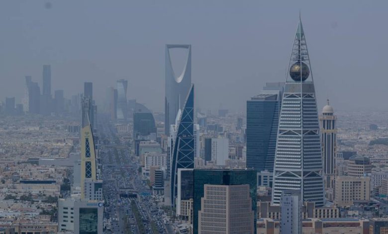 قنصل عمان يكشف لـ "الاقتصادية" عن نمو التبادل التجاري مع السعودية بنسبة 20% في النصف الأول من العام 1 قنصل عمان يكشف لـ "الاقتصادية" عن نمو التبادل التجاري مع السعودية بنسبة 20% في النصف الأول من العام