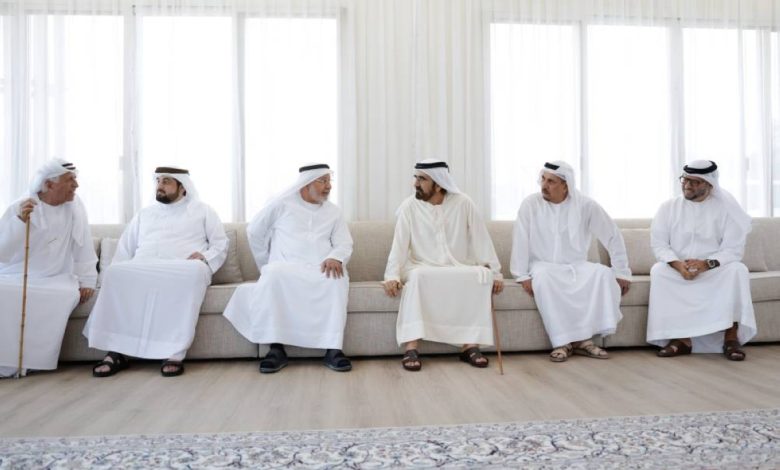 محمد بن راشد يشارك في تقديم واجب العزاء لأسرة حسين بن عبدالرحمن خانصاحب: لحظات إنسانية تلامس القلوب 1 محمد بن راشد يشارك في تقديم واجب العزاء لأسرة حسين بن عبدالرحمن خانصاحب: لحظات إنسانية تلامس القلوب