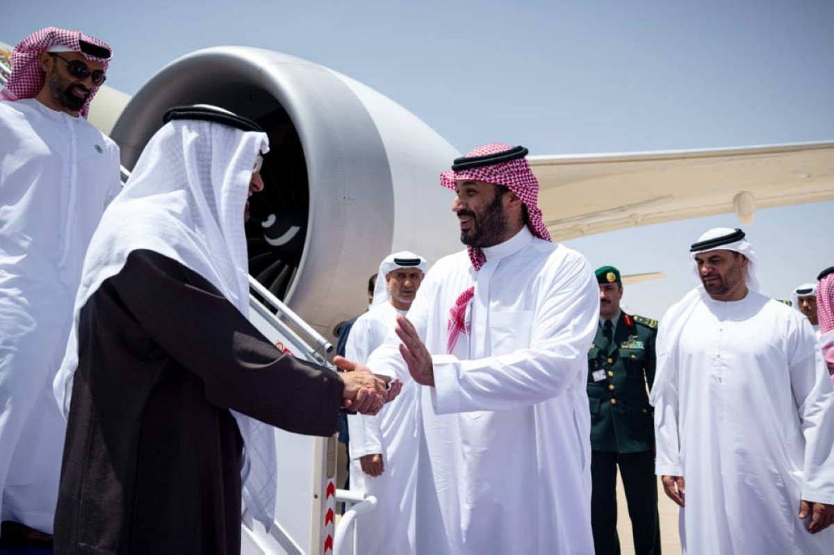محمد بن زايد يصل الرياض في زيارة تاريخية والولي عهد السعودي في استقباله