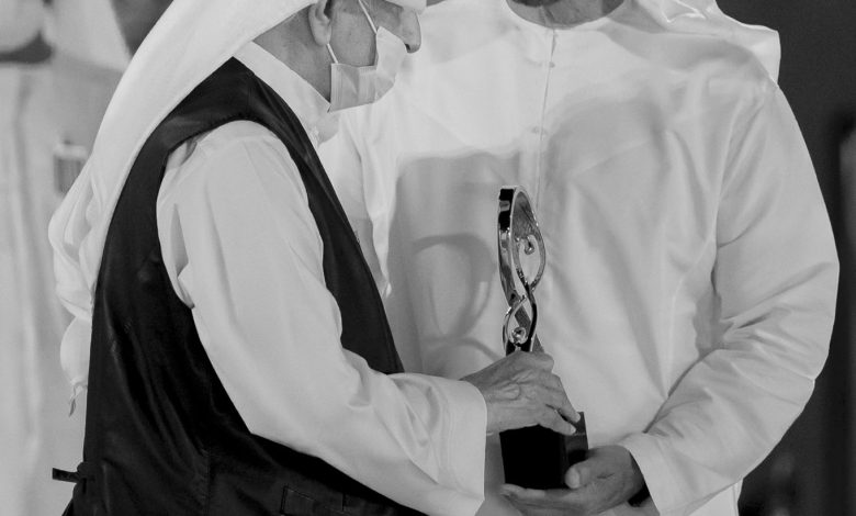 محمد بن زايد يعبر عن حزنه العميق لوفاة حسين خانصاحب: كلمات مؤثرة تعكس العلاقات الأخوية