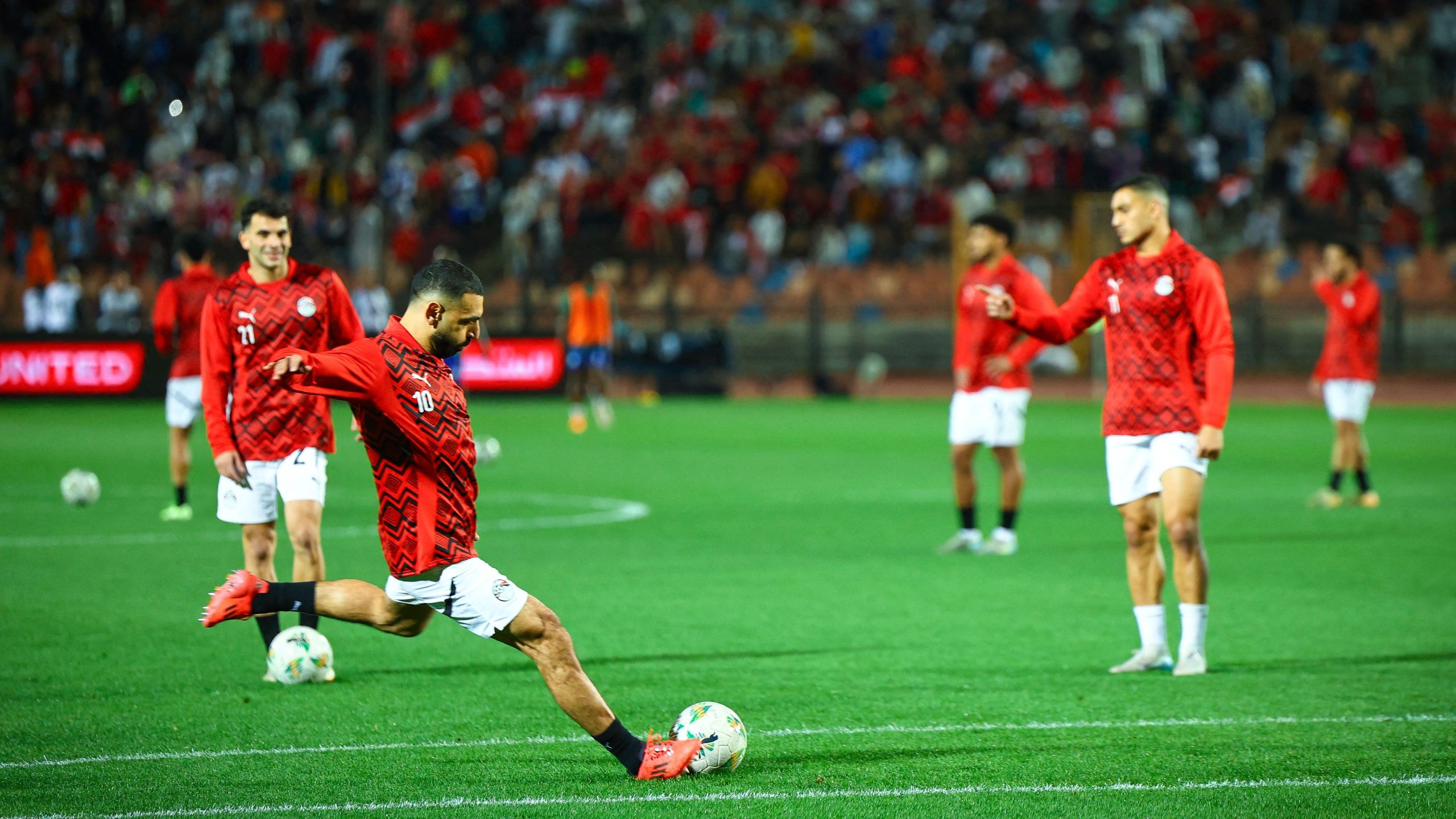 مصر تستعد لمباراتها الحاسمة في تصفيات كأس العالم 2026: تعرف على الموعد والقنوات الناقلة
