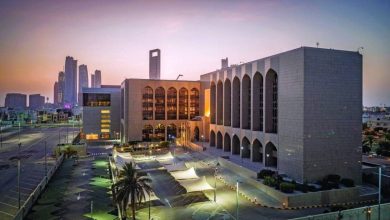 مصرف الإمارات المركزي يفاجئ السوق بتخفيض سعر الفائدة إلى 4.15%: تأثيرات جديدة على الاقتصاد المحلي