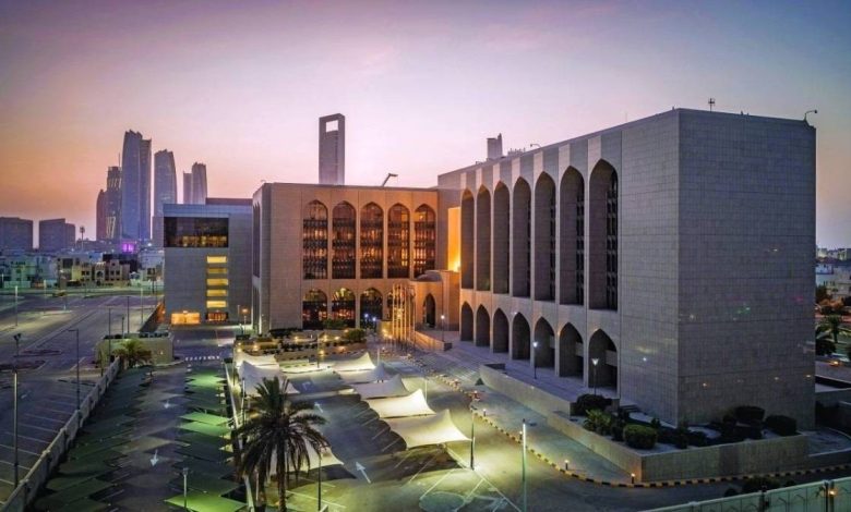 <p><strong>مصرف الإمارات المركزي يفاجئ السوق بتخفيض سعر الفائدة إلى 4.15%: تأثيرات جديدة على الاقتصاد المحلي</strong></p> 1 مصرف الإمارات المركزي يفاجئ السوق بتخفيض سعر الفائدة إلى 4.15%: تأثيرات جديدة على الاقتصاد المحلي