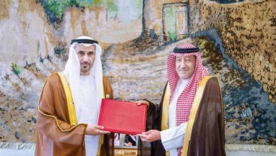 "مطر سالم الظاهري يقدم أوراق اعتماده سفيراً جديداً للإمارات في السعودية: بداية عهد دبلوماسي جديد!"