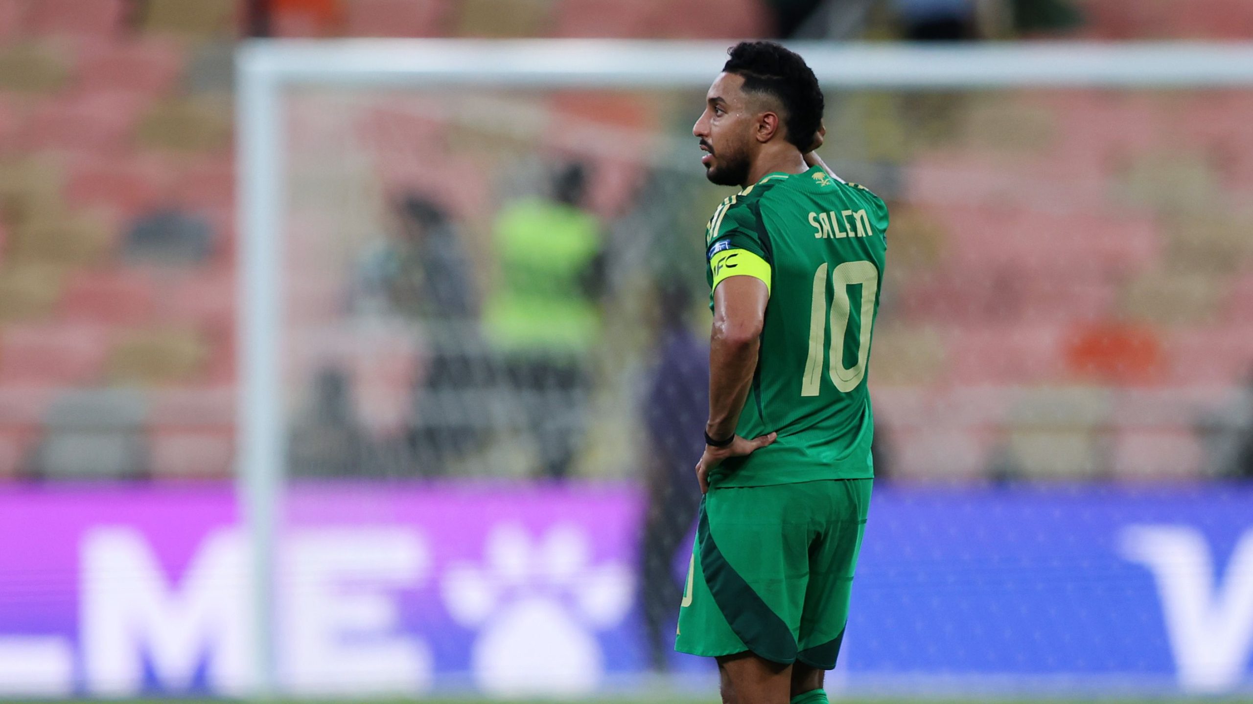 معاناة الدوسري تتواصل لليوم الثاني مع المنتخب السعودي في تصفيات كأس العالم