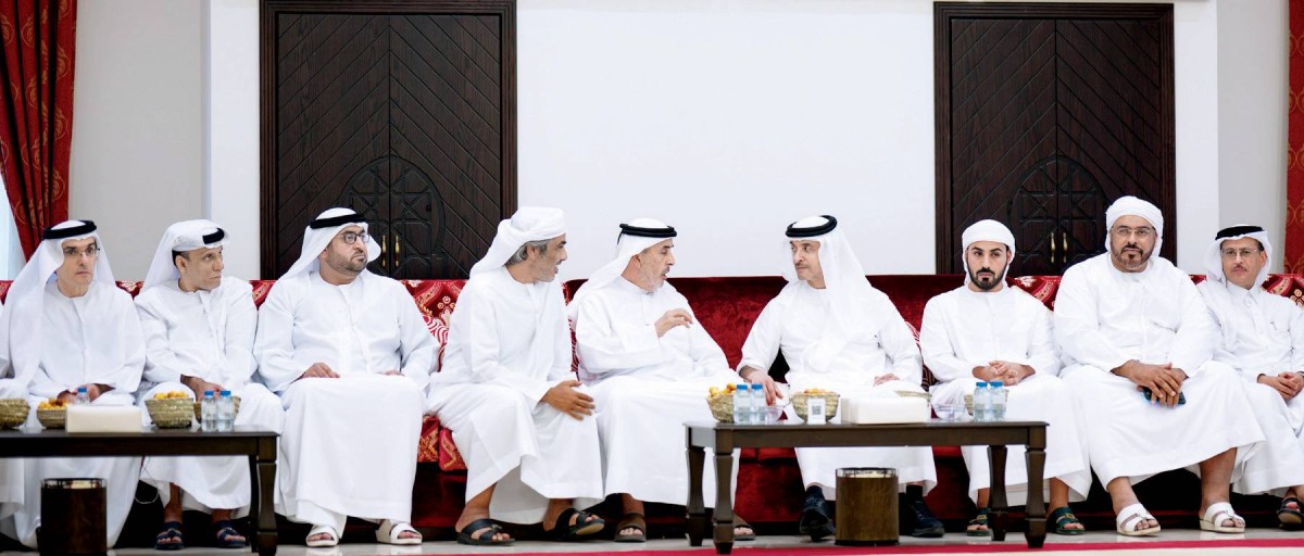 هزاع بن زايد يعزي في وفاة علي بخيت المزروعي: كلمات مؤثرة تعكس عمق العلاقات الإنسانية