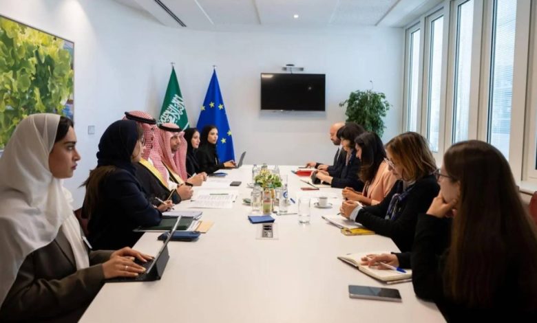 وزير الاقتصاد والتخطيط يعقد اجتماعات استراتيجية مع مسؤولين دوليين لتعزيز التعاون الاقتصادي في السعودية
