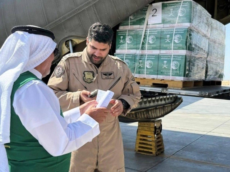 وصول الطائرة الـ 61 من المساعدات الإنسانية السعودية إلى مطار العريش لتعزيز جهود الإغاثة في المنطقة
